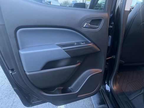 Used 2022 Chevrolet Colorado Z71 w/ Z71 Midnight Edition image 44