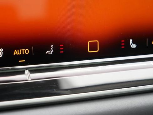 Used 2025 Volkswagen Tiguan SE image 36