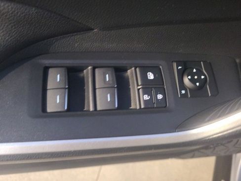 Used 2023 Toyota RAV4 SE image 18