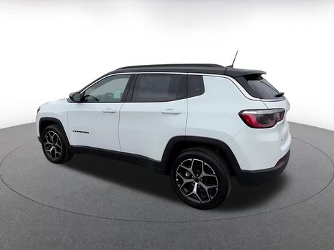 Used 2025 Jeep Compass Limited image 10