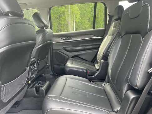 Used 2023 Jeep Grand Cherokee L Limited image 20