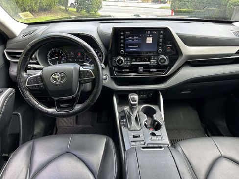 Certified 2020 Toyota Highlander XLE AWD/4WD image 18