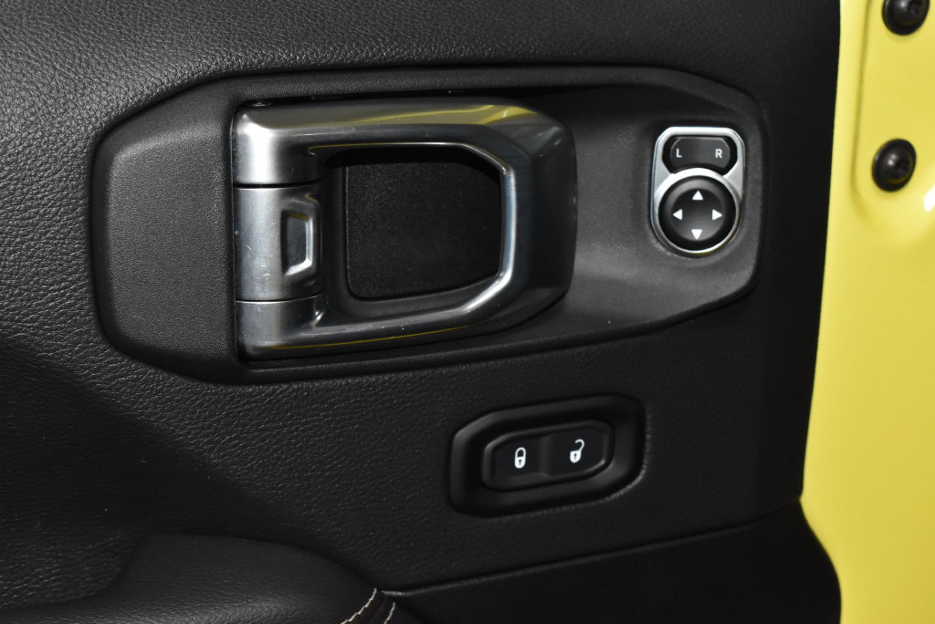 Used 2023 Jeep Wrangler Unlimited Sahara AWD/4WD image 5