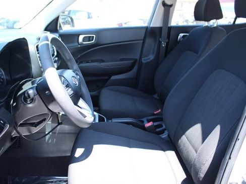 Used 2021 Hyundai Venue SE FWD image 26