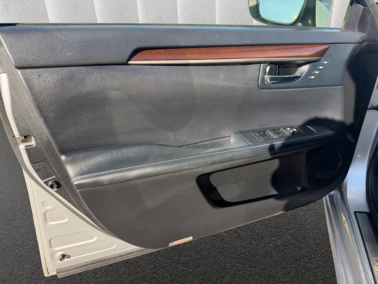 Used 2014 Lexus ES 350 w/ Luxury Package FWD image 10