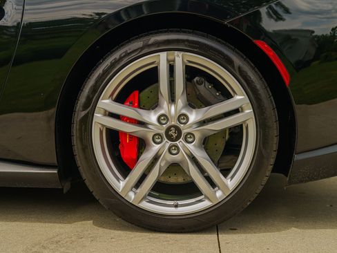Used 2019 Ferrari Portofino RWD image 12