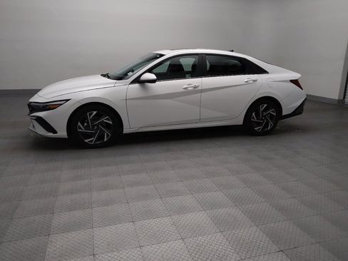 Used 2025 Hyundai Elantra SEL FWD image 2