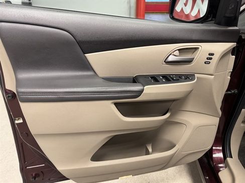 Used 2011 Honda Odyssey Touring Elite image 22