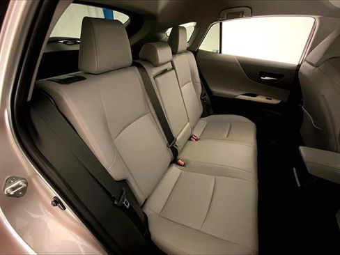 Used 2024 Toyota Venza XLE image 15