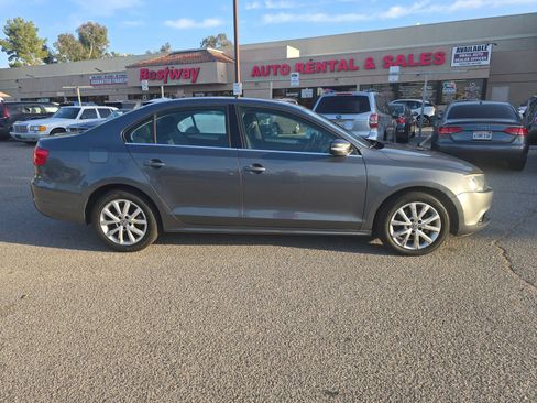 Used 2014 Volkswagen Jetta SE FWD image 3