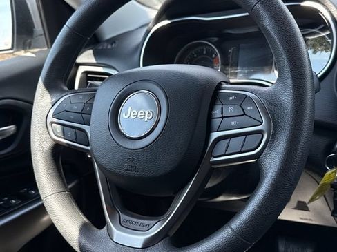 Used 2020 Jeep Cherokee Latitude FWD image 12