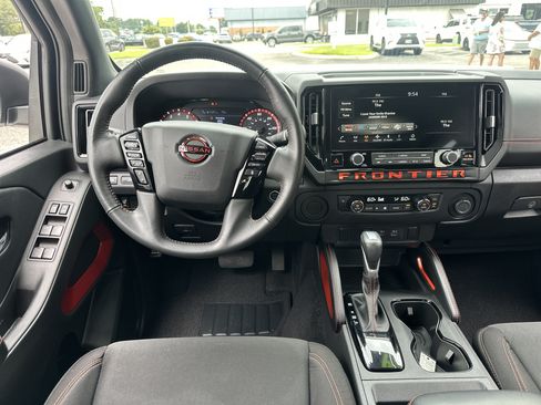 Used 2025 Nissan Frontier Pro-X RWD image 11