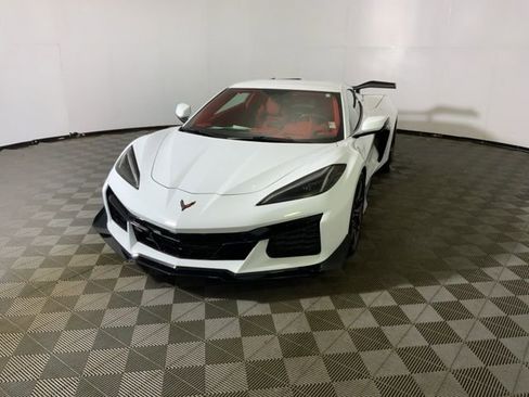 Used 2023 Chevrolet Corvette Z06 w/ Z07 Performance Package RWD image 3