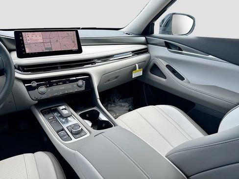 Used 2027 INFINITI QX60 Pure w/ Cargo Package FWD image 25