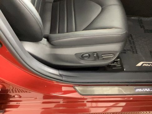 Used 2021 Toyota Avalon Touring image 9