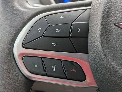 Certified 2023 Chrysler Pacifica Touring-L FWD image 19