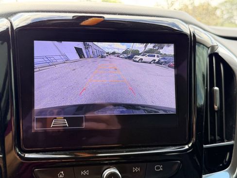 Used 2020 Chevrolet Traverse LT FWD image 25