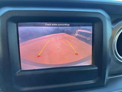 Used 2020 Jeep Wrangler Unlimited Sahara AWD/4WD image 16