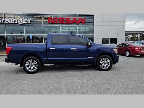 Used 2024 Nissan Titan SV w/ SV Convenience Package image 34