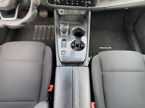 Used 2023 Nissan Rogue S image 16