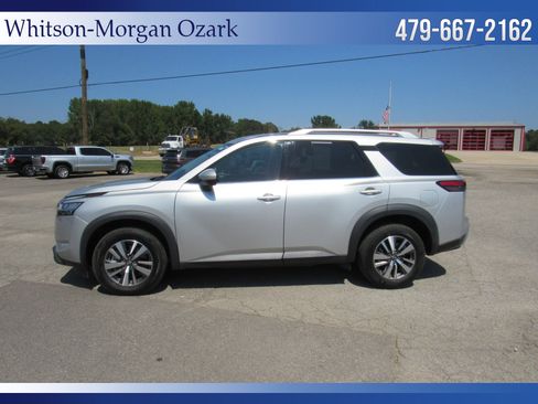 Used 2023 Nissan Pathfinder SL image 5