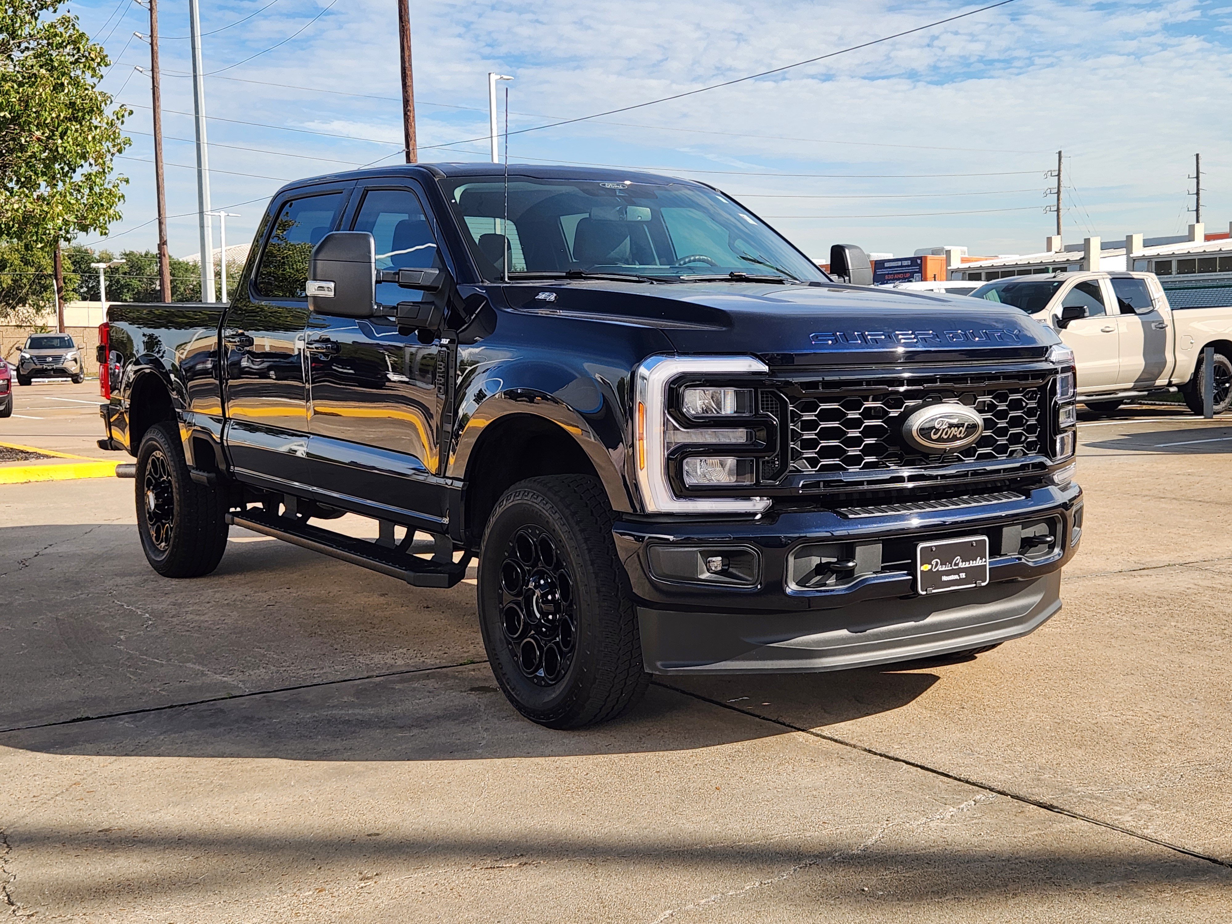 Used 2025 Ford F350 XLT w/ Black Appearance Package AWD/4WD image 4