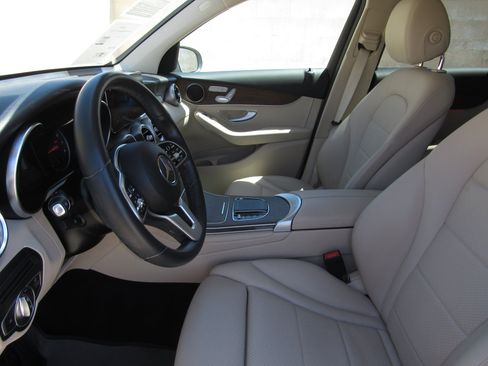 Used 2022 Mercedes-Benz GLC 300 w/ Premium Package Lite image 15