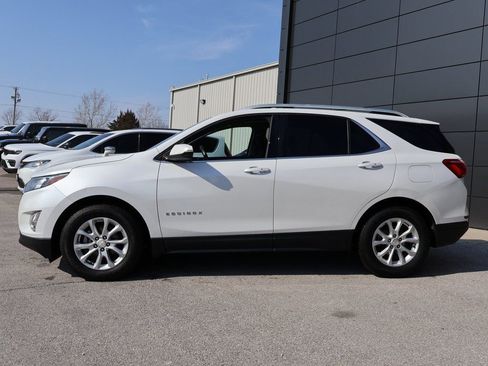 Used 2018 Chevrolet Equinox LT w/ Sun & Infotainment Package image 2