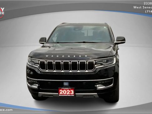 Used 2023 Jeep Wagoneer Series III w/ Preferred Equipment Group image 2