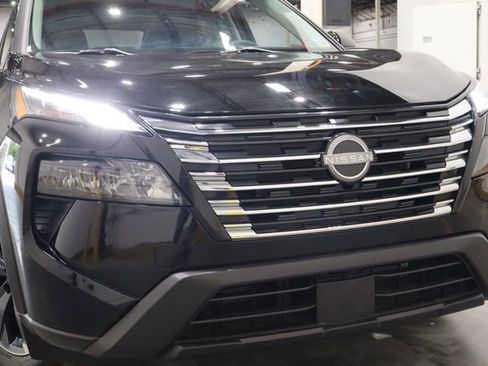 Used 2024 Nissan Rogue SV FWD image 44