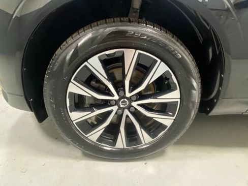 Used 2024 Volvo XC60 B5 Core w/ Protection Package Premier AWD/4WD image 5