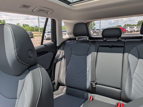 Certified 2026 Volkswagen Tiguan SE AWD/4WD image 12