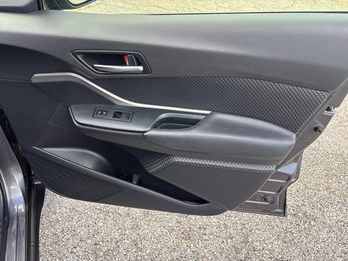 Used 2020 Toyota C-HR LE FWD image 18