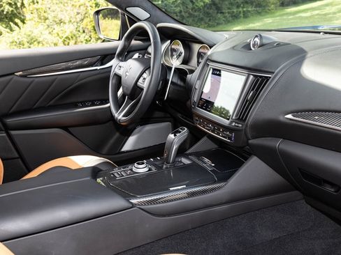 Used 2024 Maserati Levante Trofeo AWD/4WD image 70