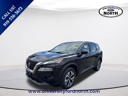 Used 2023 Nissan Rogue SV image 3