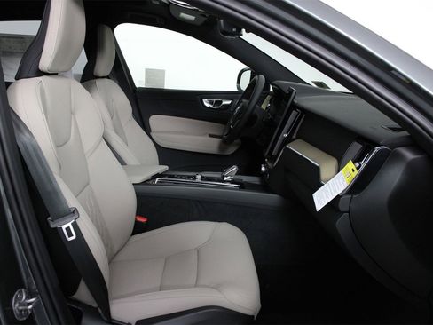 New 2026 Volvo XC60 B5 Plus image 10