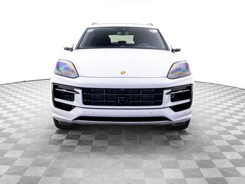 Certified 2025 Porsche Cayenne GTS AWD/4WD image 9