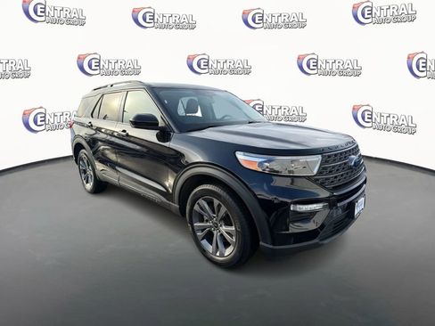 Used 2022 Ford Explorer XLT w/ Equipment Group 202A image 3
