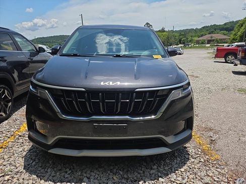 Used 2022 Kia Carnival LX FWD image 2
