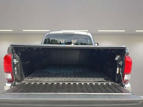 Used 2023 Toyota Tacoma SR5 AWD/4WD image 9