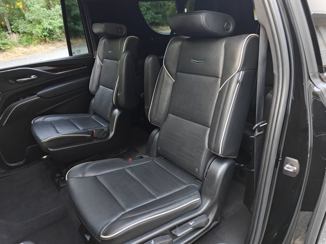 Used 2023 Cadillac Escalade ESV Premium Luxury AWD/4WD image 30
