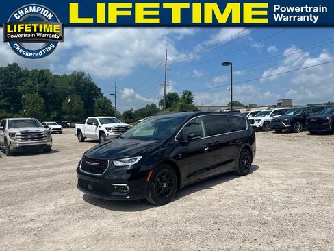 Used 2024 Chrysler Pacifica Touring-L FWD image 1