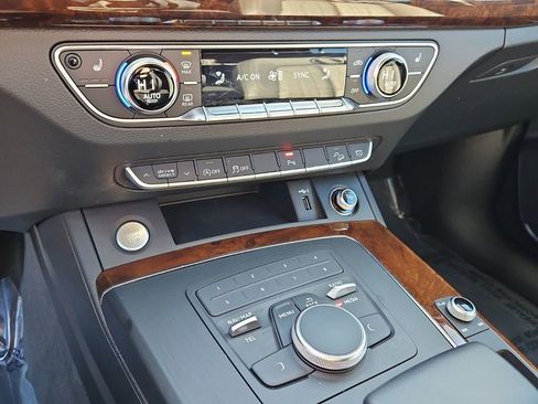 Used 2020 Audi Q5 2.0T Premium w/ Convenience Package image 22