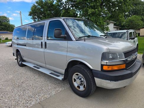 Used 2007 Chevrolet Express 3500 Extended Passenger w/ LT Preferred Equipment Group RWD image 1