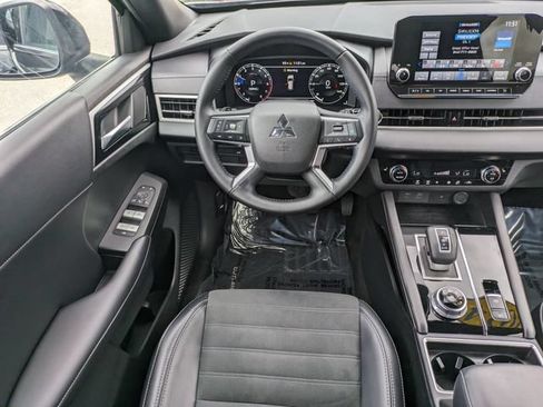 Used 2024 Mitsubishi Outlander SE FWD image 16