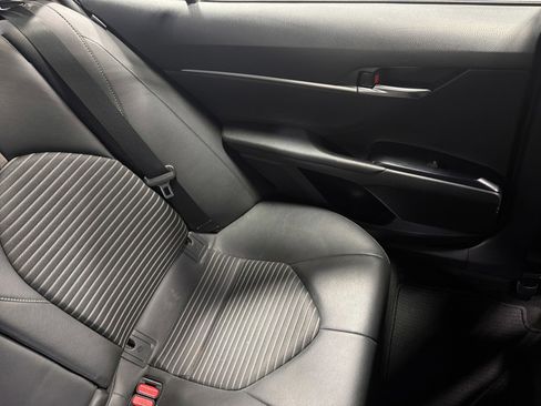 Used 2018 Toyota Camry SE image 17