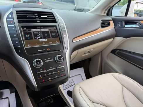 Used 2019 Lincoln MKC Select w/ MKC Climate Package FWD image 11