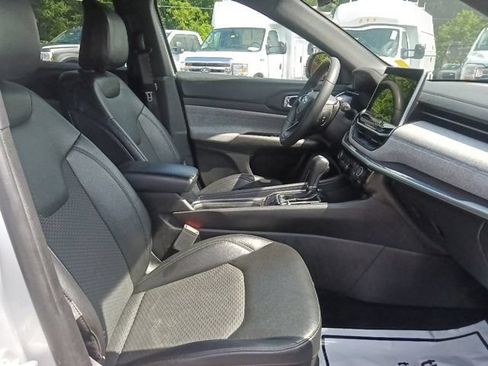 Used 2024 Jeep Compass Latitude AWD/4WD image 30
