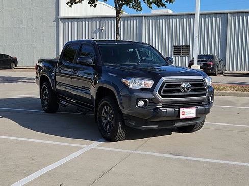 Used 2023 Toyota Tacoma SR5 RWD image 3