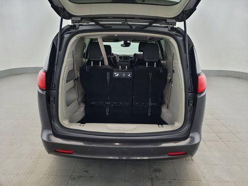 Used 2021 Chrysler Voyager Lxi FWD image 29